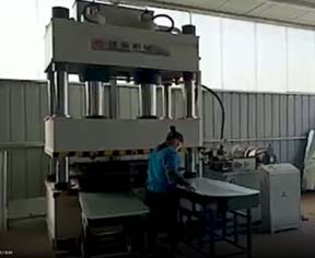 315噸雙缸四柱液壓機生產線