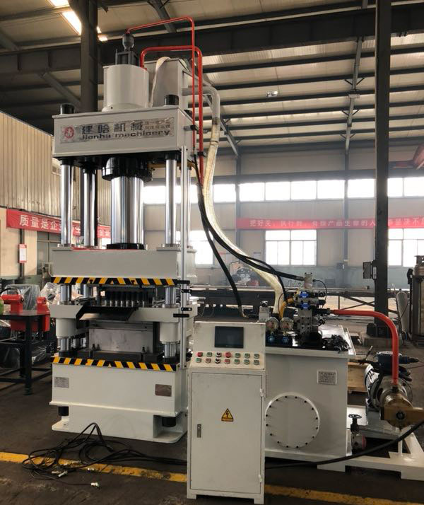 山東建哈生產的200噸煙霧劑成型液壓機