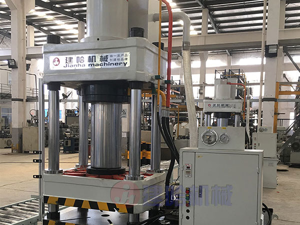 山東建哈寶發重工與您攜手并進專注研發制造四柱液壓機